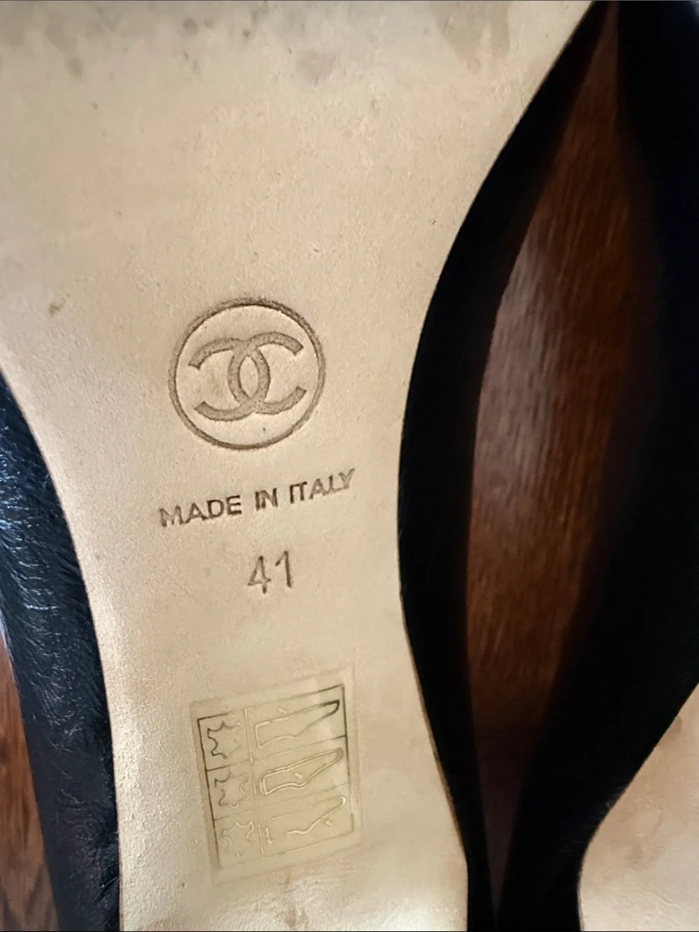 CHANEL classic heel